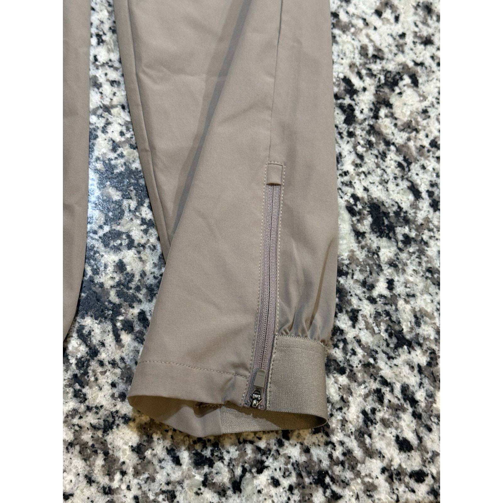 Macade Golf Men's Gray Four-Way Stretch Pants Size 30 Long Slim Fit Euc Jogger — image 2 of 8